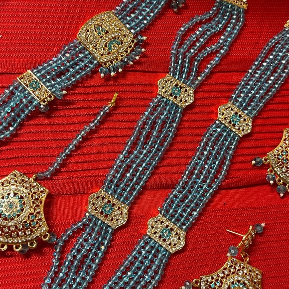 Beautiful bridal party set - Picture 6 of 6